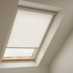 Innenliegender Sonnenschutz für Dachfenster: Technische Lösungen im Überblick Sichtschutzrollo (Innenrollo lichtdurchlässig)